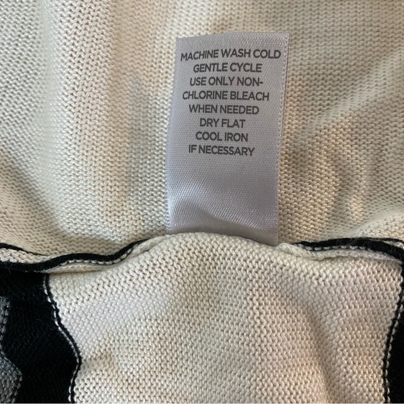 HOST PICK Avenue Size 4 Black, Grey & White Cardigan NWT - Picture 8 of 9